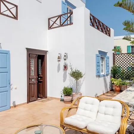 Cycladic Aura - Traditional Villa Finikas (Syros)