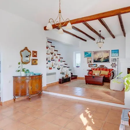 Cycladic Aura - Traditional * Finikas (Syros)