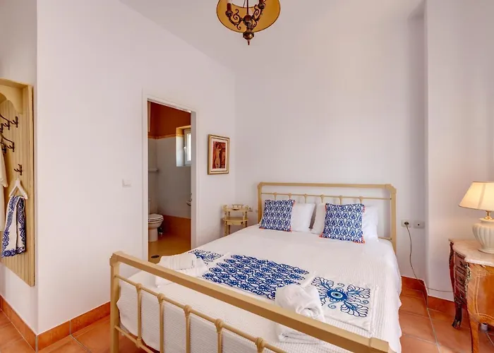 Cycladic Aura - Traditional Finikas (Syros)