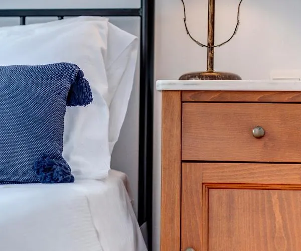 Cycladic Aura - Traditional * Finikas (Syros)