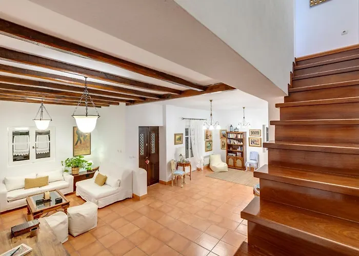 Cycladic Aura - Traditional Villa Finikas (Syros)