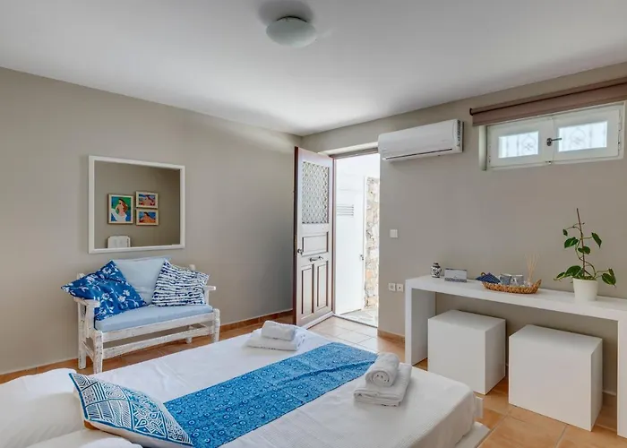 Cycladic Aura - Traditional Villa Finikas (Syros)