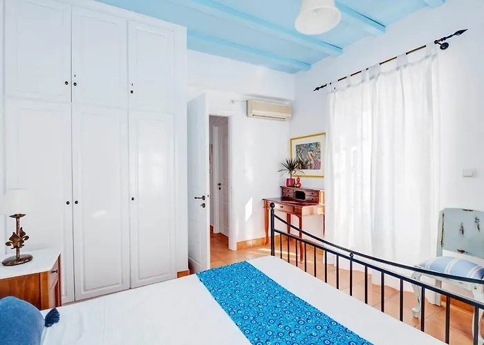 Cycladic Aura - Traditional