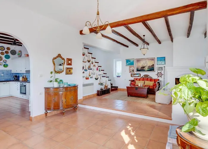 Cycladic Aura - Traditional * Finikas (Syros)